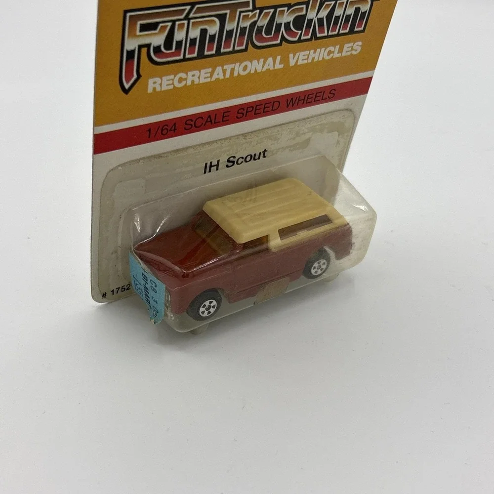 Vintage 1980 ERTL Fun Truckin IH Scout Traveler 1/64 Diecast Unpunched MOC